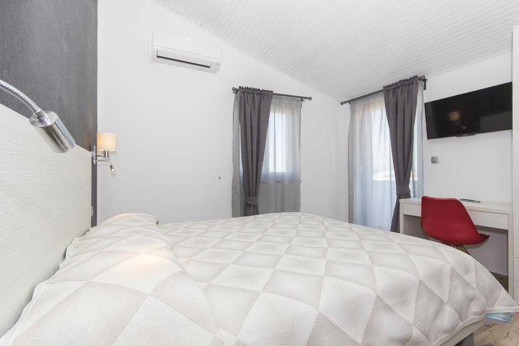 פרמנטורה Alison Apartments מראה חיצוני תמונה